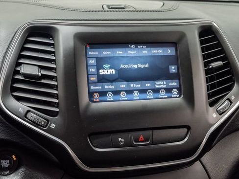 Used 2019 Jeep Cherokee Latitude Plus FWD image 16