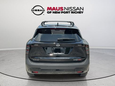 Certified 2025 Nissan Kicks SR FWD image 9