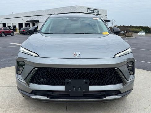 Used 2025 Buick Envision Sport Touring image 2