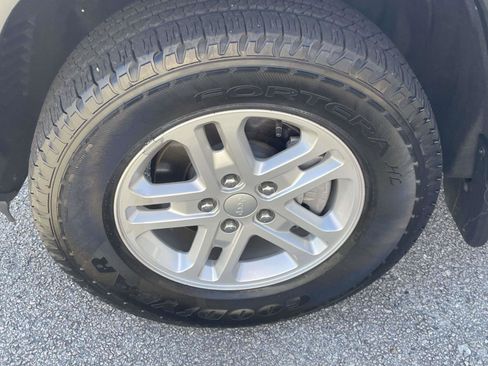 Used 2024 Jeep Grand Cherokee Laredo w/ MOPAR Finishing Package image 27