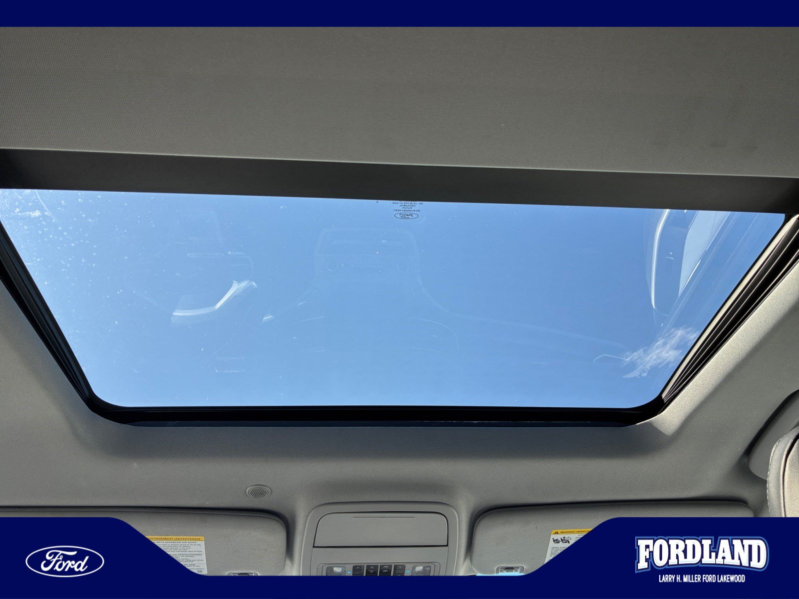 Used 2023 Ford Explorer XLT w/ Equipment Group 202A AWD/4WD image 32