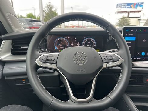 New 2026 Volkswagen Tiguan SE AWD/4WD image 9