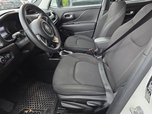 Used 2023 Jeep Renegade Altitude AWD/4WD image 8
