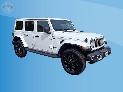 Used 2025 Jeep Wrangler Unlimited Sahara AWD/4WD image 2