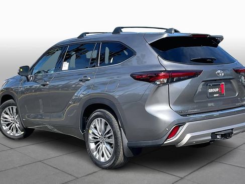 New 2026 Toyota Highlander Platinum image 12