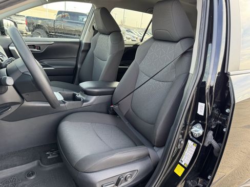 Used 2024 Toyota RAV4 AWD Hybrid image 25