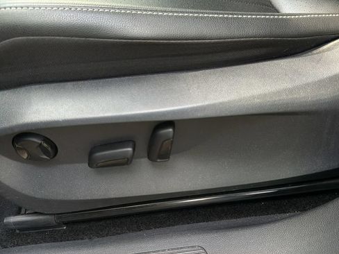 Used 2024 Volkswagen Tiguan SE FWD image 17