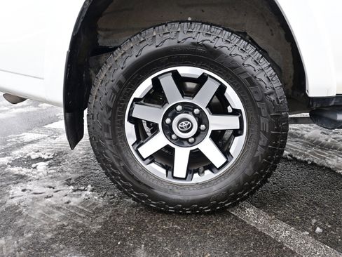 Used 2022 Toyota 4Runner TRD Off-Road Premium image 9