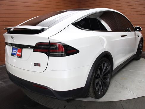 Used 2022 Tesla Model X Plaid image 5