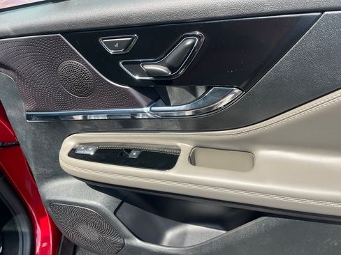 Certified 2025 Lincoln Corsair AWD image 23
