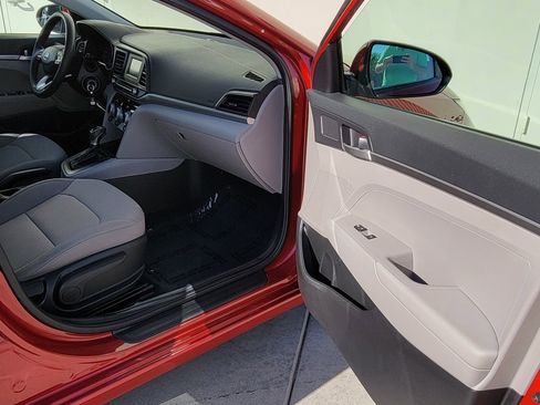 Used 2019 Hyundai Elantra SE image 29