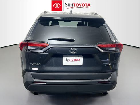 Used 2020 Toyota RAV4 XLE Premium image 5