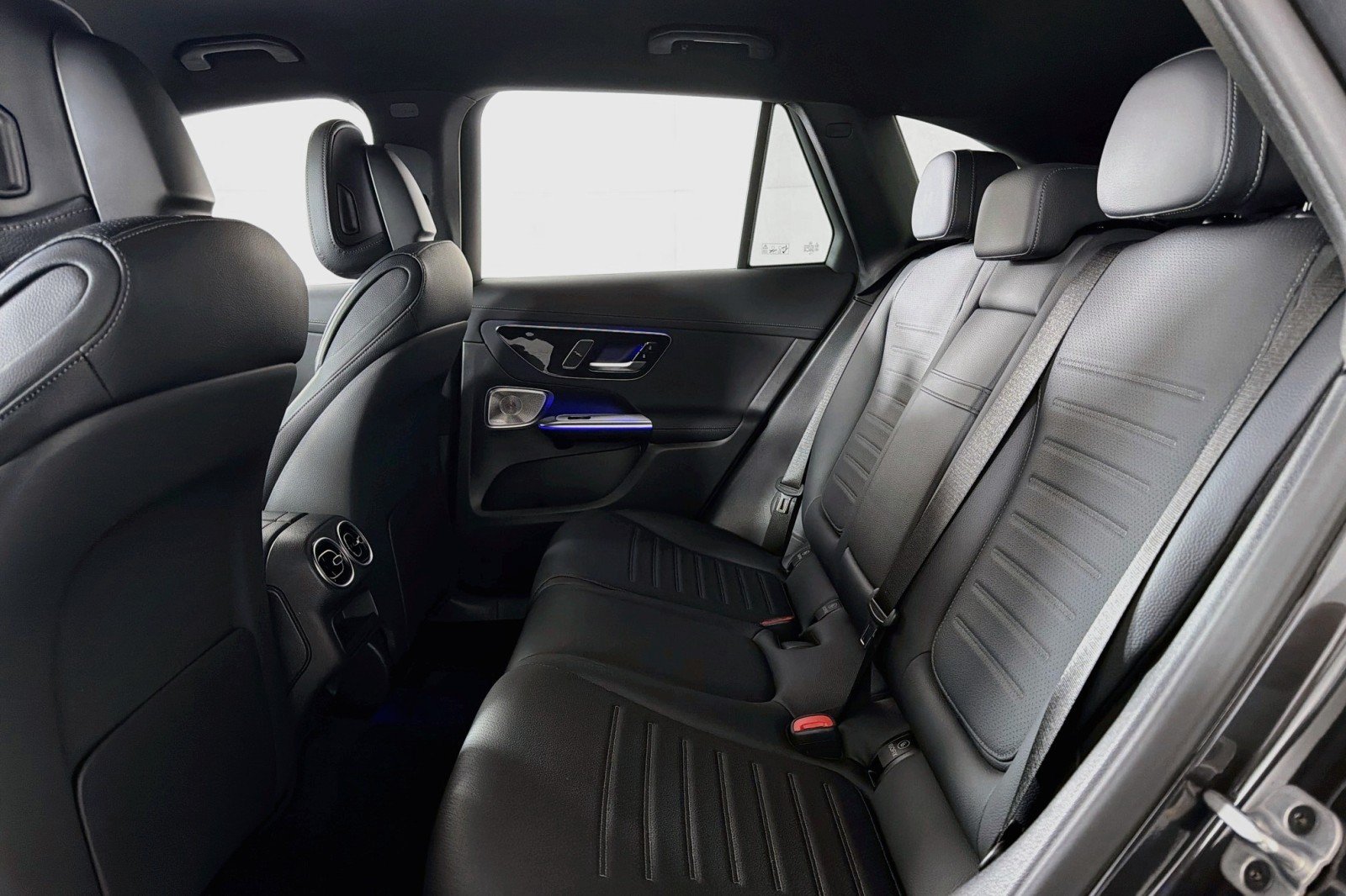 Used 2025 Mercedes-Benz GLC 350e 4MATIC image 7