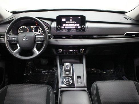 Used 2022 Mitsubishi Outlander ES image 23