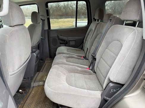 Used 2005 Ford Explorer XLT image 9