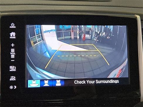 Used 2018 Honda Pilot Touring image 17