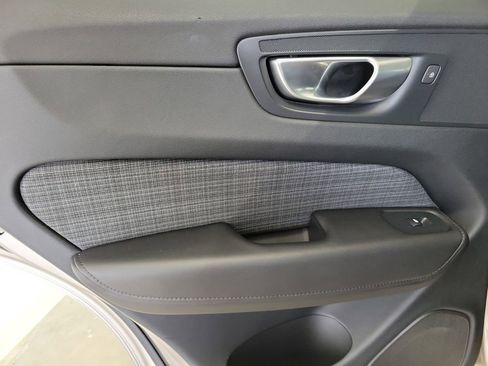 Used 2024 Volvo XC60 B5 Core AWD/4WD image 16