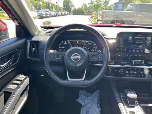 Used 2023 Nissan Pathfinder SL w/ SL Premium Package AWD/4WD image 12