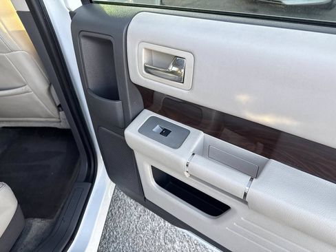 Used 2011 Ford Flex SEL w/ Rapid Spec Order Code FWD image 23