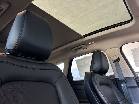 New 2025 Lincoln Corsair Reserve w/ Equipment Group 202A image 16