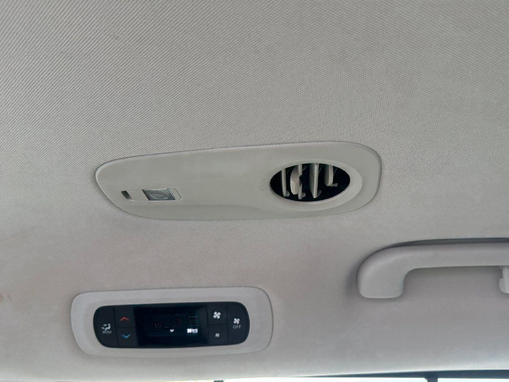 Used 2021 Chrysler Voyager Lxi FWD image 17