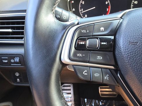 Used 2018 Honda Accord Sport image 25