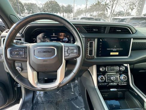 Used 2024 GMC Yukon XL Denali RWD image 12