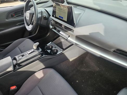 Used 2025 Toyota Prius LE image 19