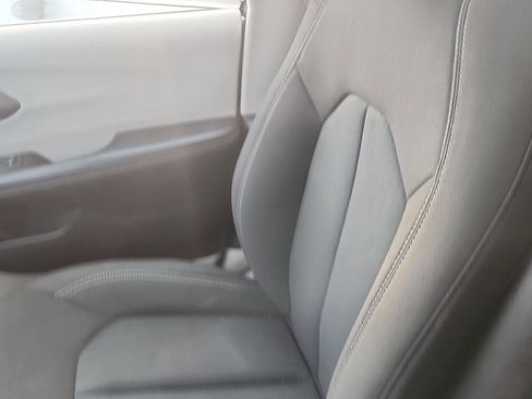 Used 2022 Chrysler Voyager LX image 17