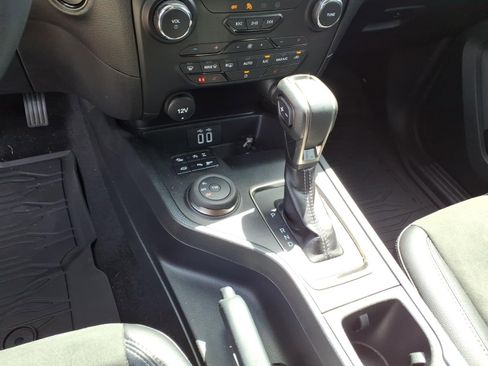 Used 2023 Ford Ranger Lariat w/ Tremor Off-Road Package AWD/4WD image 9