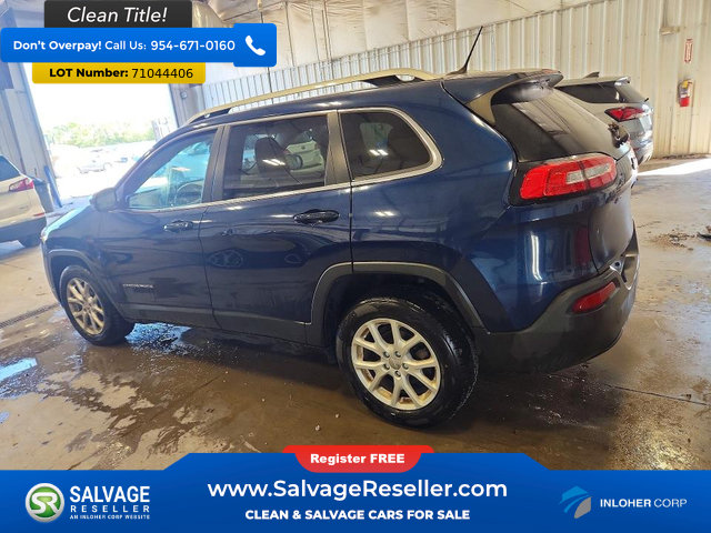 Used 2018 Jeep Cherokee Latitude w/ Cold Weather Group FWD image 3