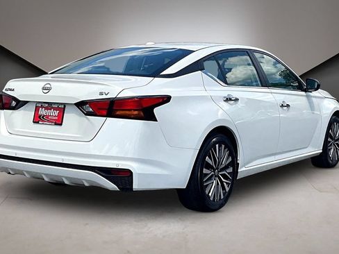 Used 2024 Nissan Altima 2.5 SV FWD image 6