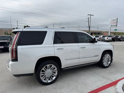 Used 2019 Cadillac Escalade Platinum image 2