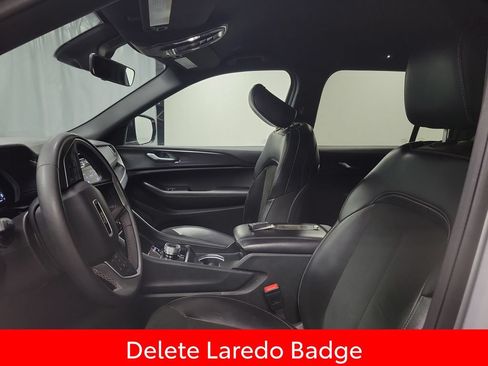 Used 2025 Jeep Grand Cherokee Altitude AWD/4WD image 12