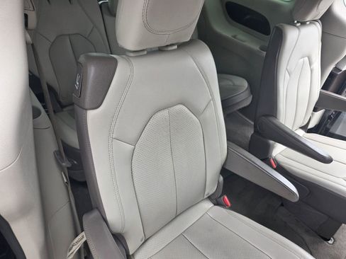 Used 2021 Chrysler Voyager Lxi FWD image 28