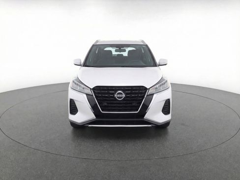 Used 2024 Nissan Kicks SV image 2