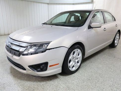 Used 2010 Ford Fusion SE image 2