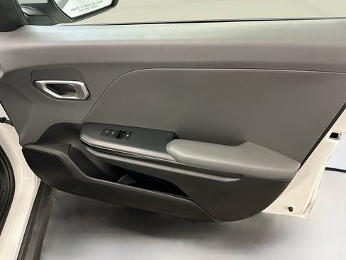 Used 2025 Kia K4 LXS image 33