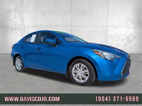 Used 2019 Toyota Yaris L image 1