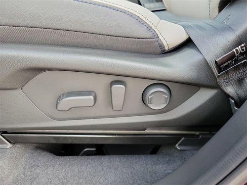 Used 2025 Subaru Forester Limited image 17