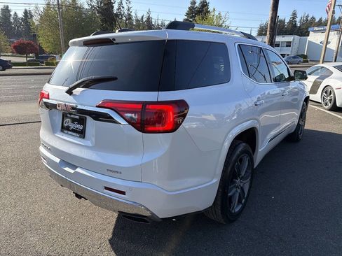 Used 2017 GMC Acadia Denali w/ Technology Package AWD/4WD image 8
