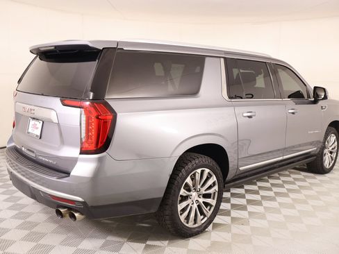 Used 2021 GMC Yukon XL Denali w/ Denali Premium Package AWD/4WD image 23