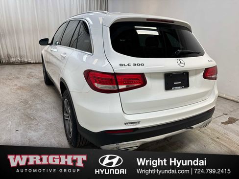 Used 2017 Mercedes-Benz GLC 300 4MATIC image 4