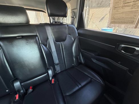 Used 2024 Kia Sorento S FWD image 35