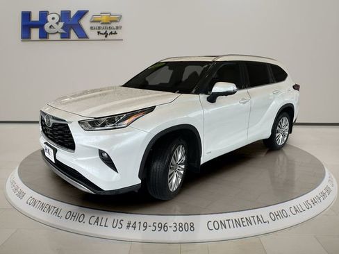 Used 2025 Toyota Highlander Platinum AWD/4WD image 3