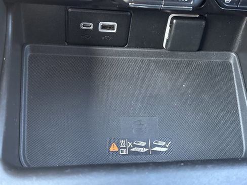 Used 2022 GMC Yukon SLT w/ SLT Premium Package image 48