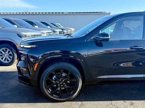 Certified 2024 Chevrolet Traverse RS w/ LPO, Floor Liner Package image 9