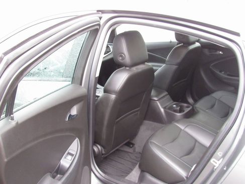 Used 2017 Chevrolet Volt LT w/ Comfort Package image 12