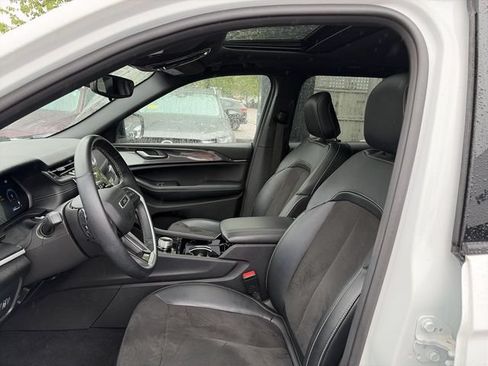 Used 2022 Jeep Grand Cherokee Altitude AWD/4WD image 11