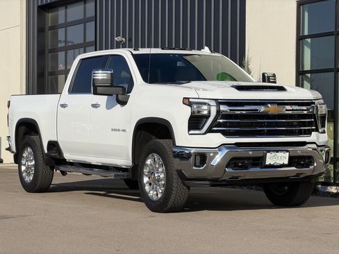 Used 2025 Chevrolet Silverado 3500 LTZ w/ LTZ Plus Package image 4